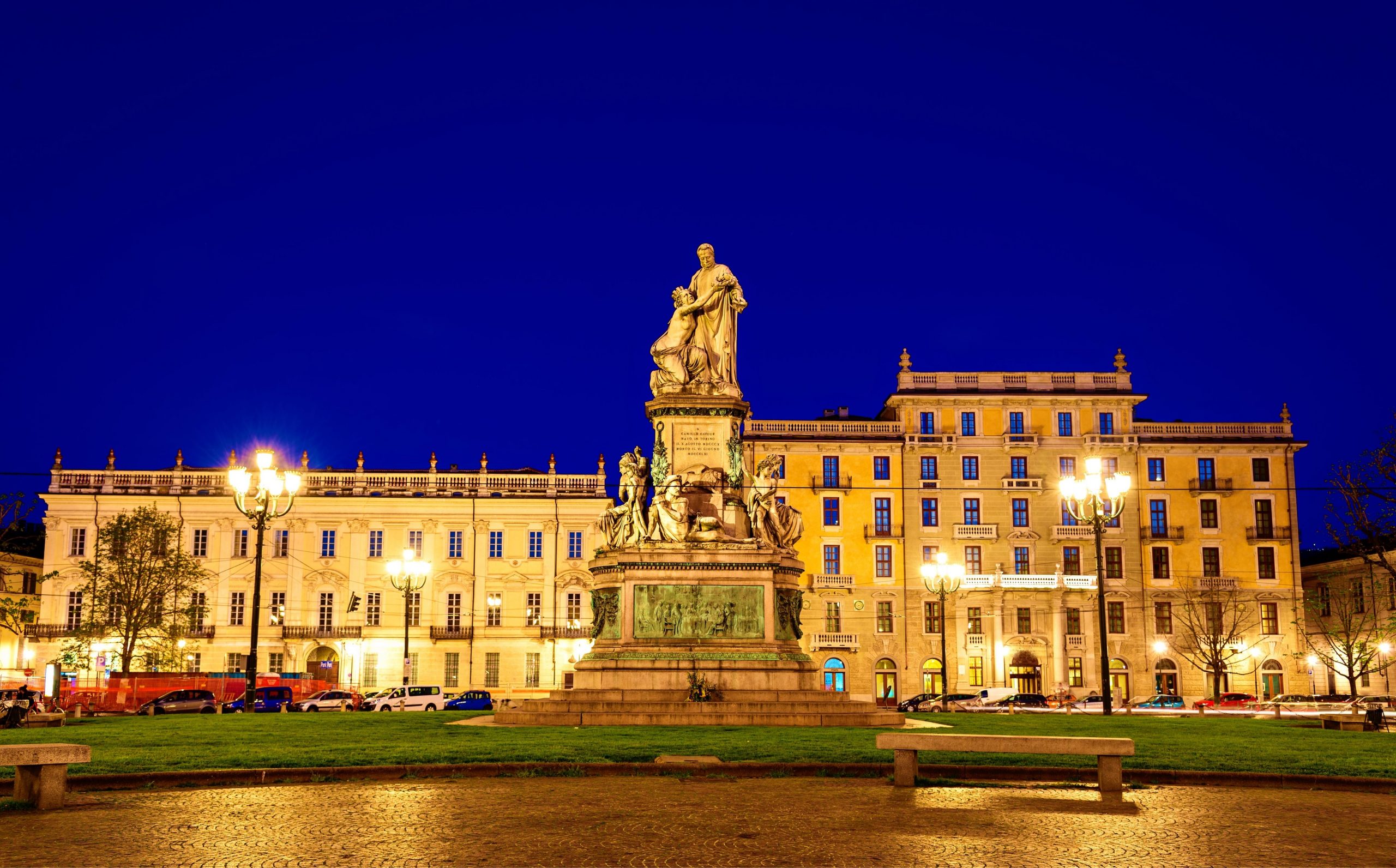 Piazza Carlo Emanuele II, Conosciuta Come Carlina - Torino Rete