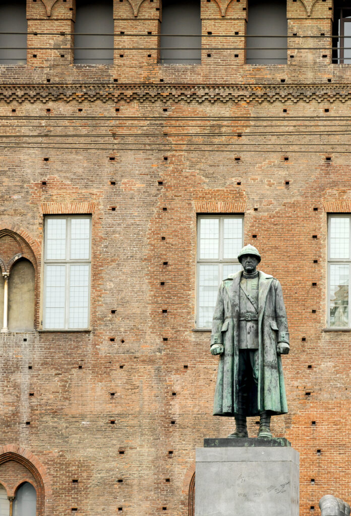 monumento al duca d'aosta torino