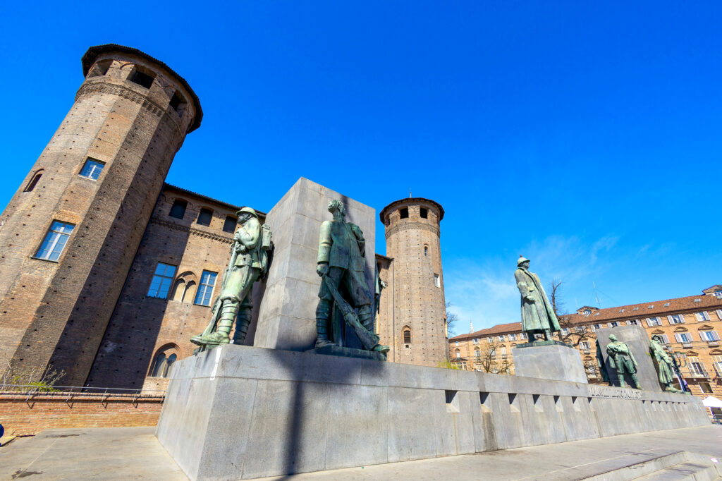 monumento piazza castello torino